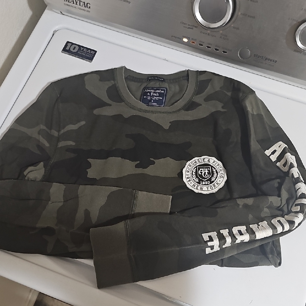 Abercrombie & Fitch Camouflage Long Sleeve Tee